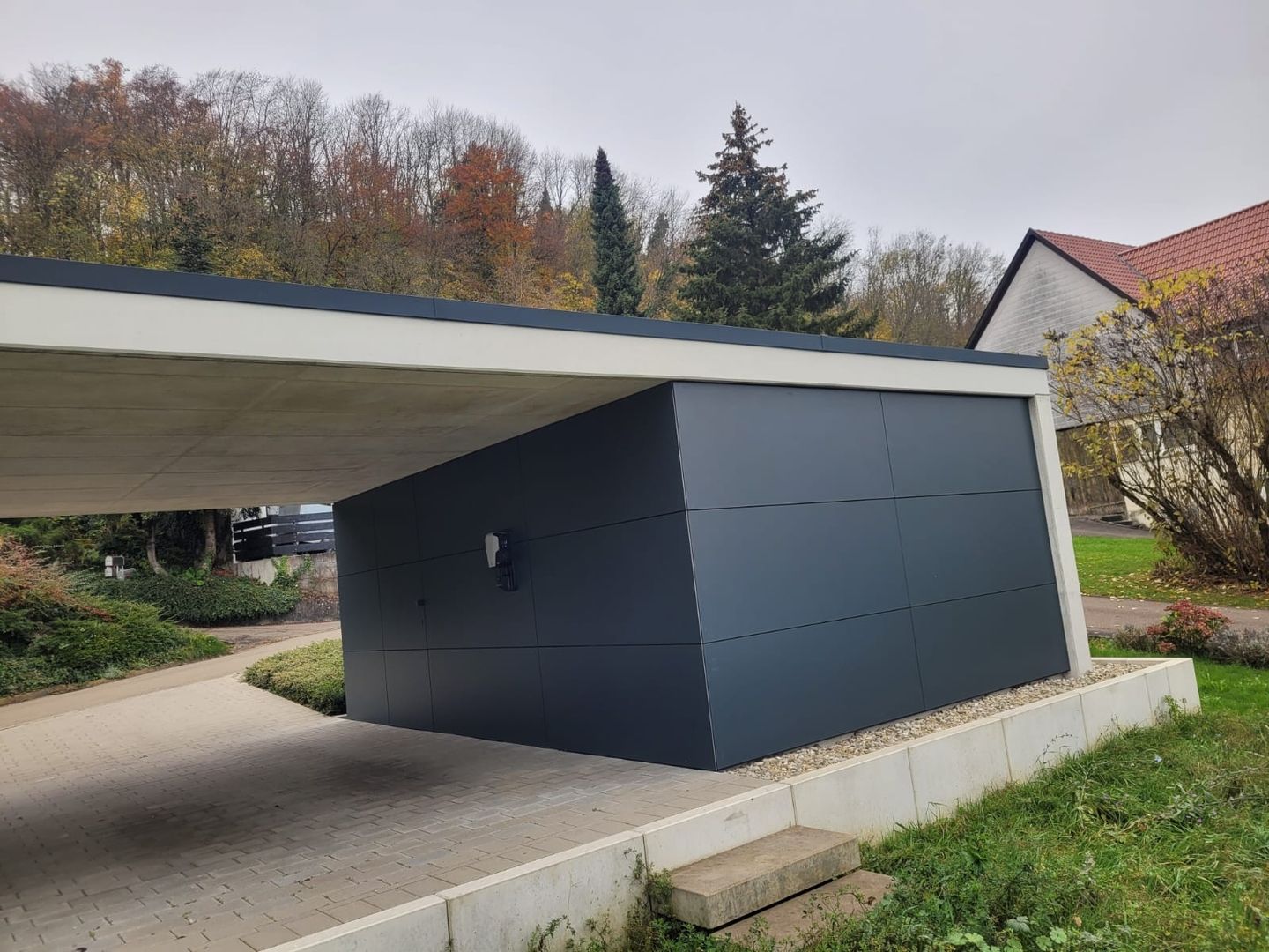 Fassadenarbeiten an einem Gebäude